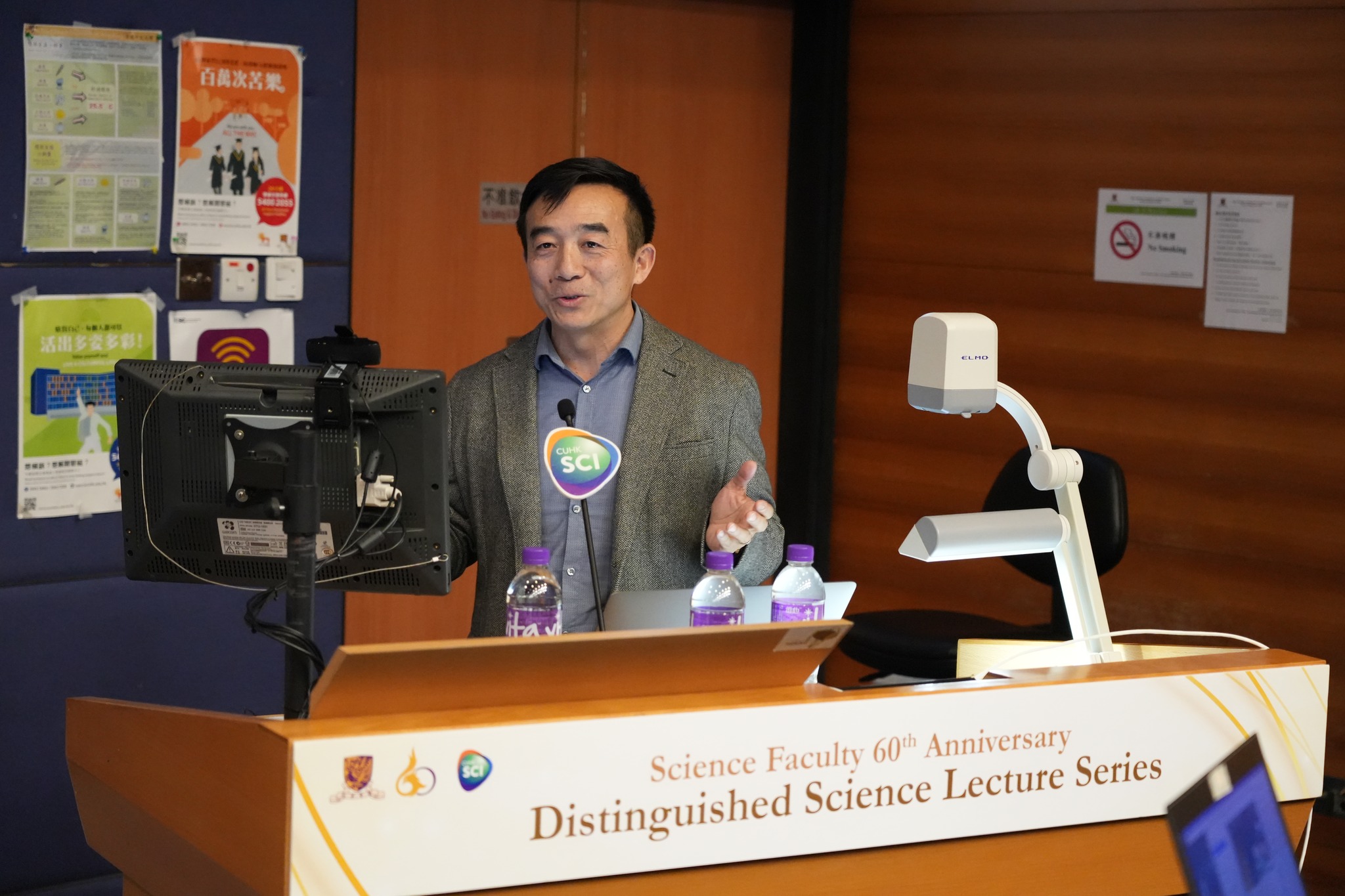 Professor LEE Ka Yee Christina of University of Chicago (2nd from left) received a certificate of appreciation and a souvenir from CUHK Science for her delivery of a Science Faculty 60th Anniversary Distinguished Science Lecture.