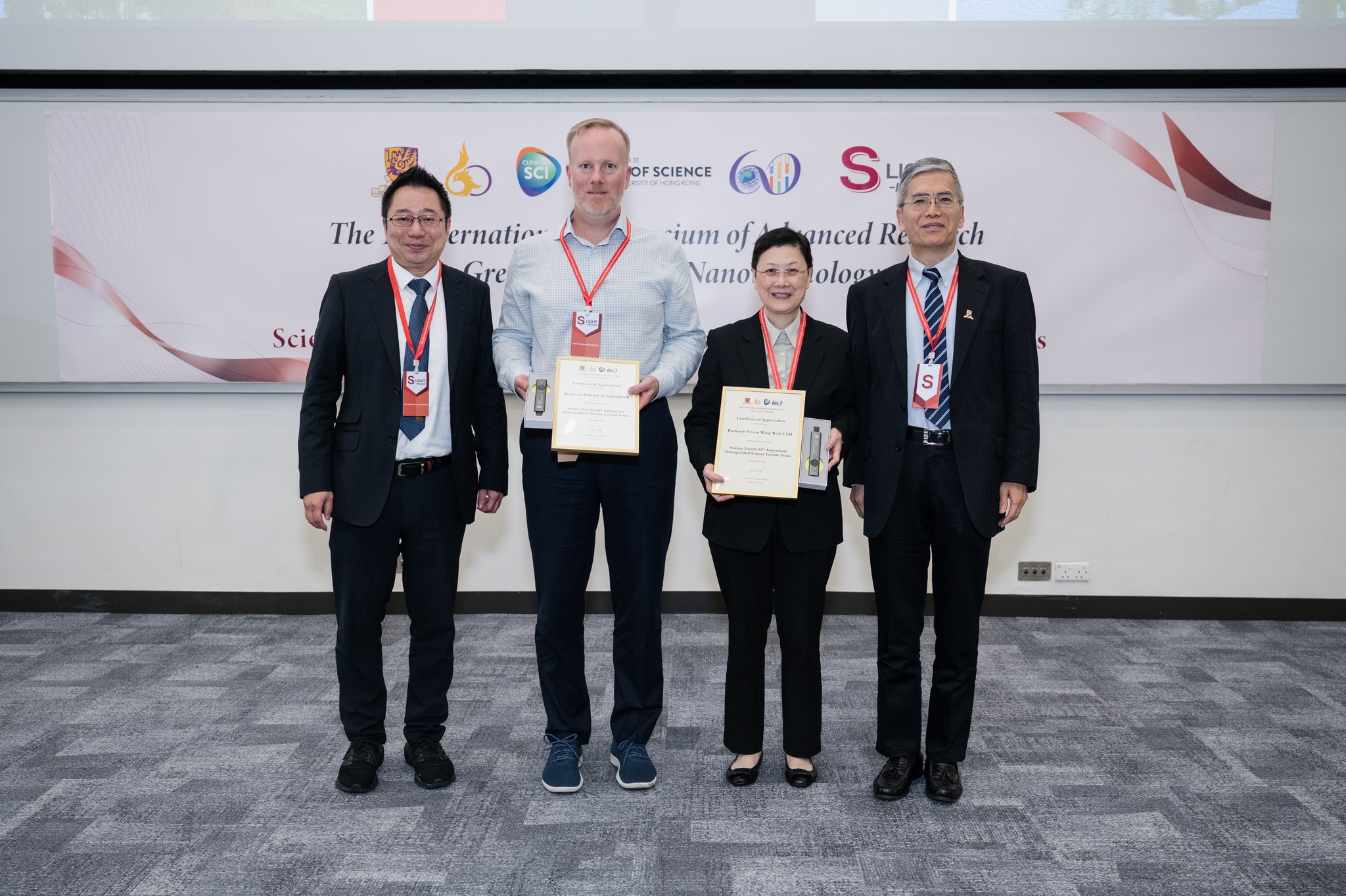 Professor LEE Ka Yee Christina of University of Chicago (2nd from left) received a certificate of appreciation and a souvenir from CUHK Science for her delivery of a Science Faculty 60th Anniversary Distinguished Science Lecture.