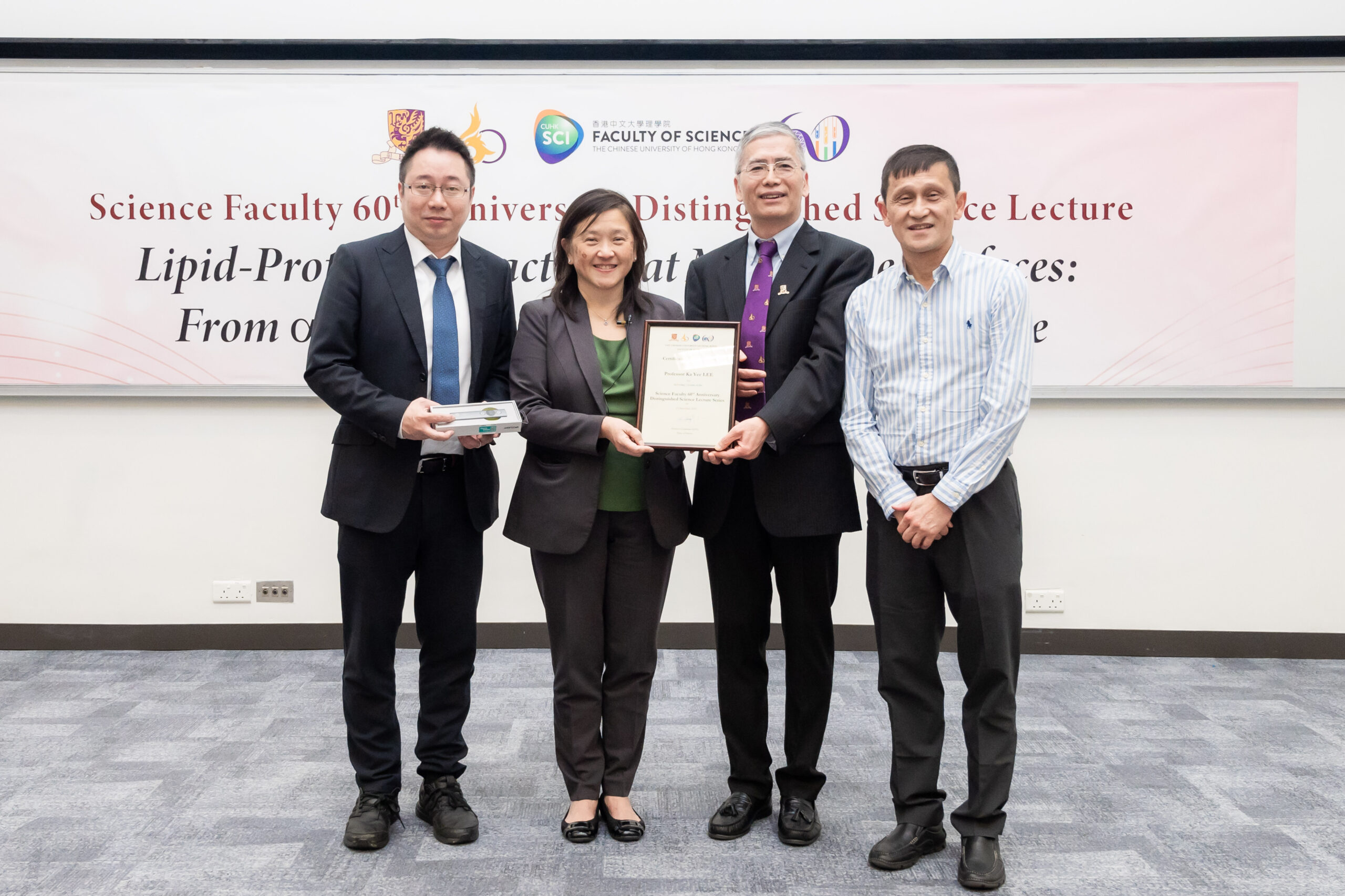 Professor LEE Ka Yee Christina of University of Chicago (2nd from left) received a certificate of appreciation and a souvenir from CUHK Science for her delivery of a Science Faculty 60th Anniversary Distinguished Science Lecture.