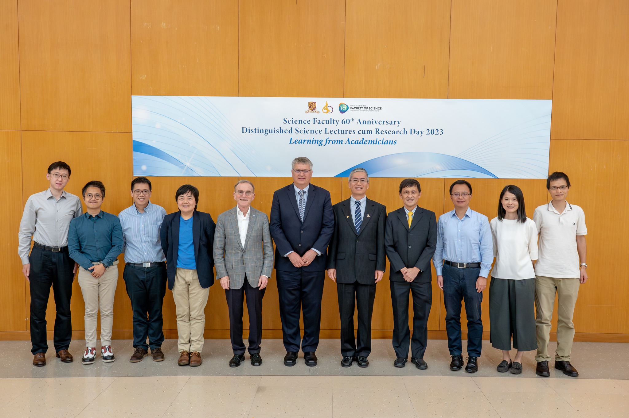 Professor LEE Ka Yee Christina of University of Chicago (2nd from left) received a certificate of appreciation and a souvenir from CUHK Science for her delivery of a Science Faculty 60th Anniversary Distinguished Science Lecture.